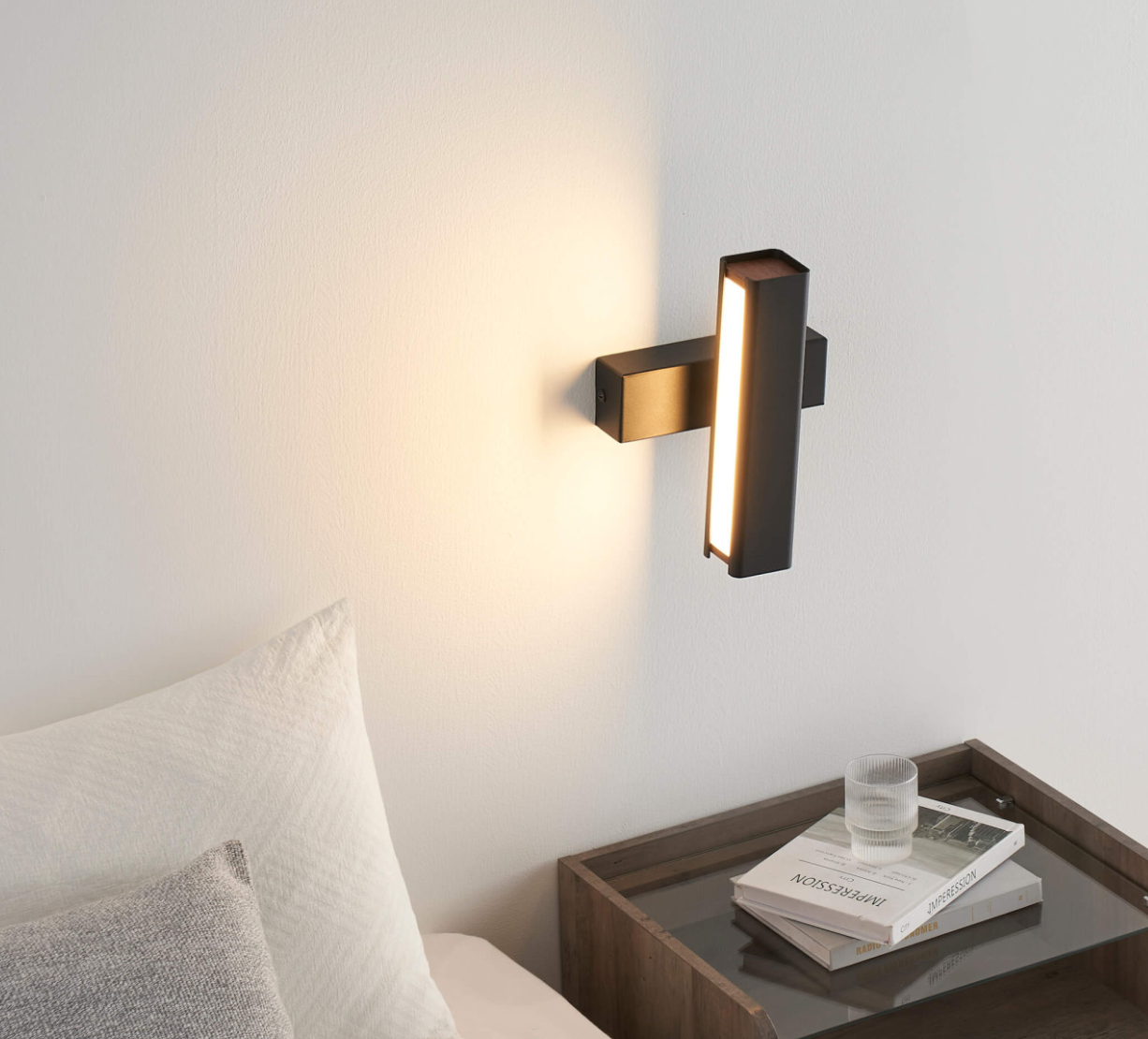Rotatable LED Wall Light – Cordless Wall Sconce for Energy-Efficient Illumination – Modern Design for Bedroom and Hallway 9